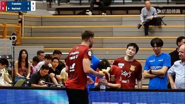 多伦多猛龙训练开放日,加时末段调整名单引欢呼,德国杯在即,医务组通报恢复 多伦多猛龙训练开放日,加时末段调整名单引欢呼,德国杯在即,医务组通报恢复